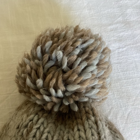 PORTOLANO Knit Beanie Womens Pom Pom Hat  Chunky Wool Blend Neutral Cozy Winter - Picture 7 of 10